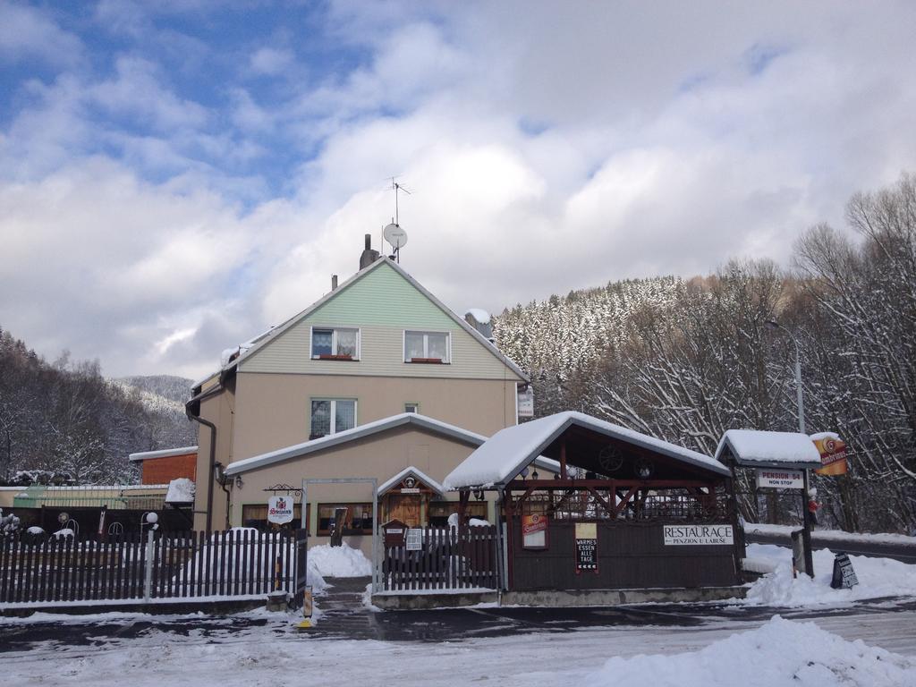 Penzion54 & Restaurace オストロフ エクステリア 写真